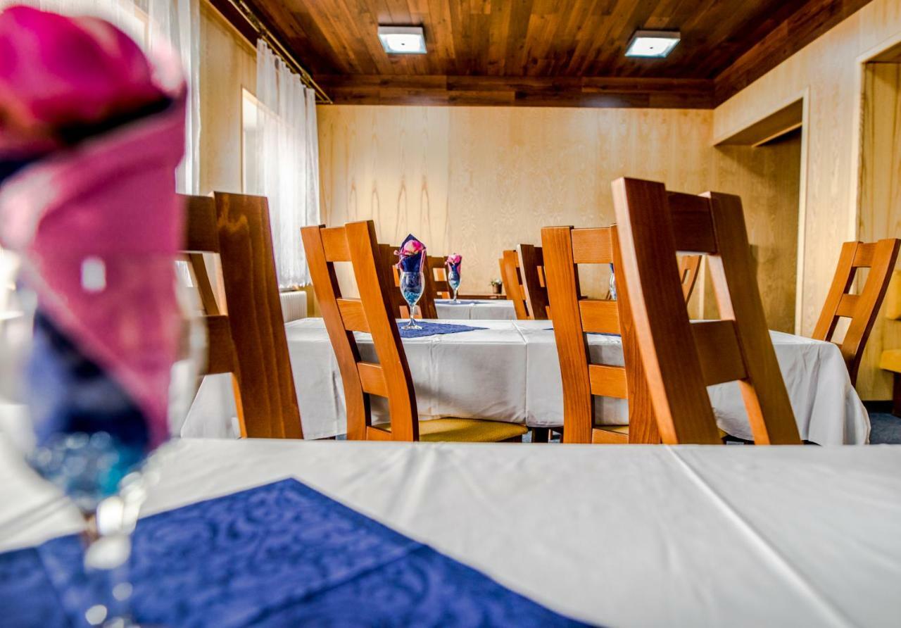 Dolní Lomná Horsky Hotel Kozubova מראה חיצוני תמונה